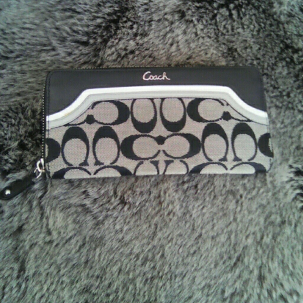 Coach According Zip. Wallet